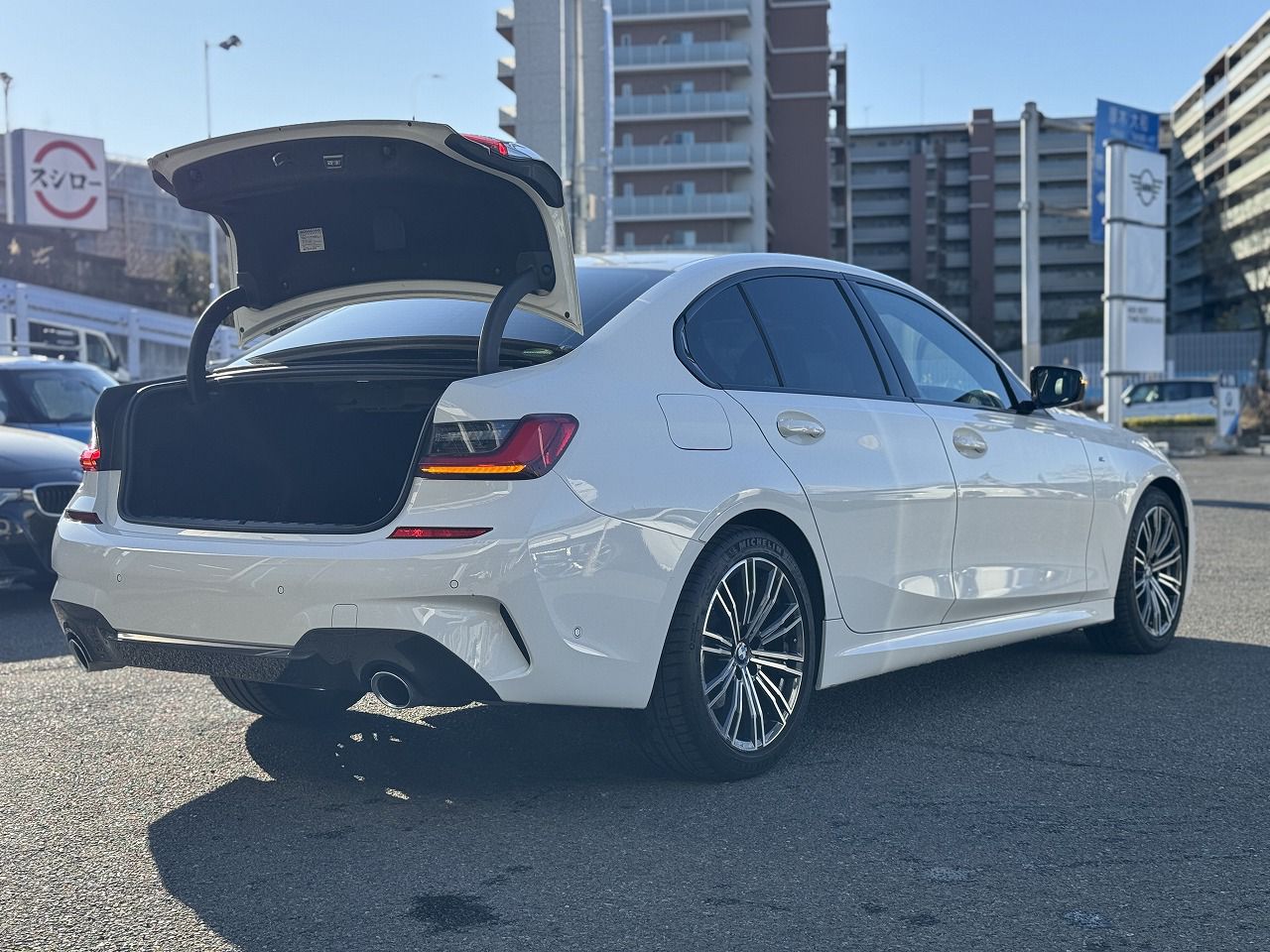 G20 320d xDrive RHD Saloon