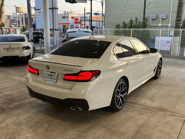 530e Sedan RHD