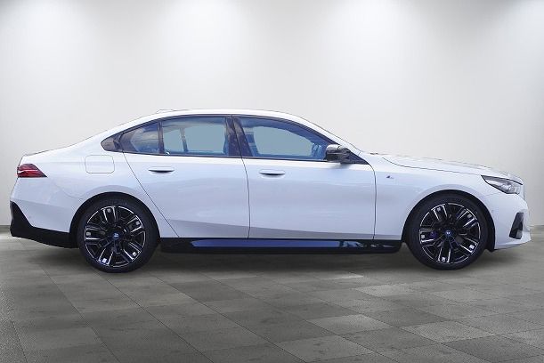 BMW i5 M60 xDrive Sedan RHD