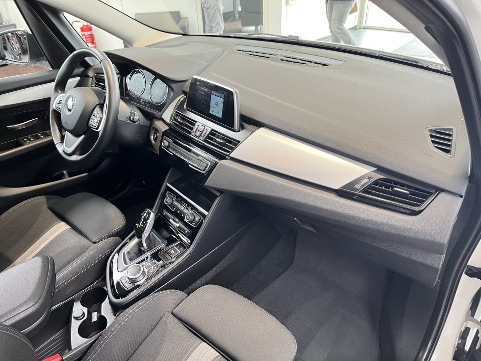 BMW 218