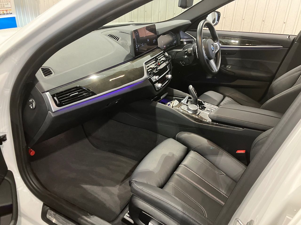 530e Sedan RHD