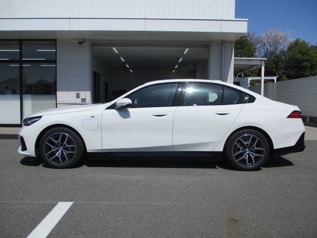 BMW i5 eDrive40 Sedan RHD