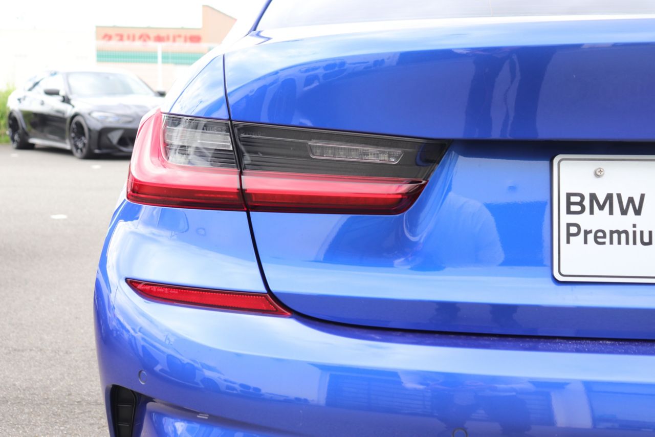 320i Sedan RHD