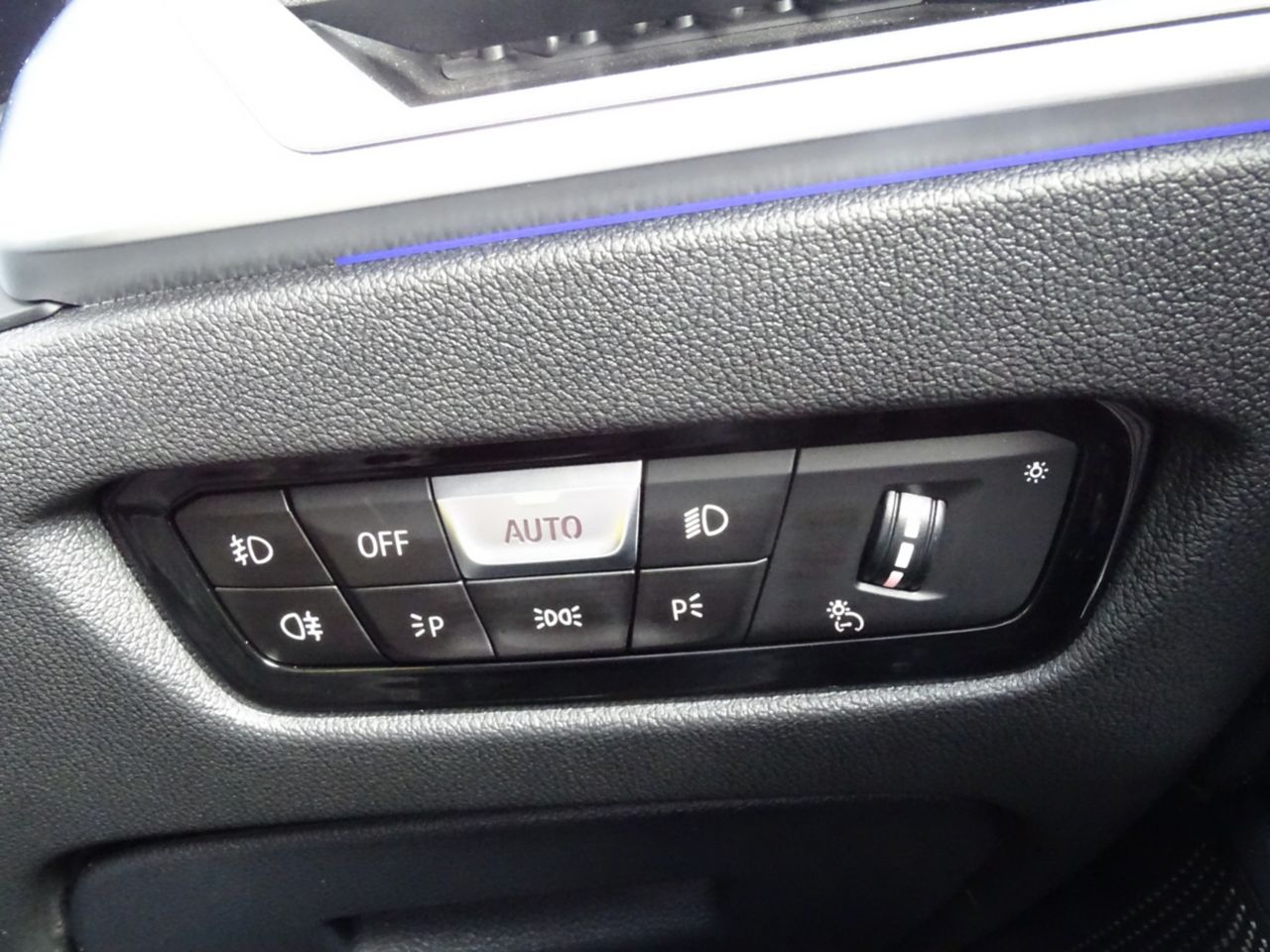 G20 320d xDrive RHD Saloon