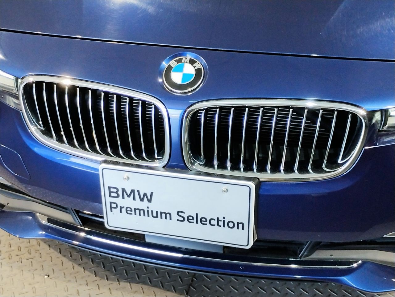 320D SEDAN RHD
