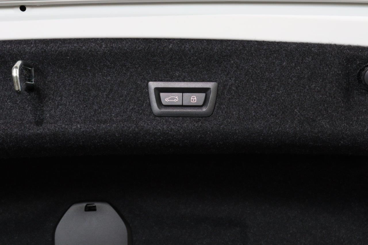 320d xDrive Berline RHD