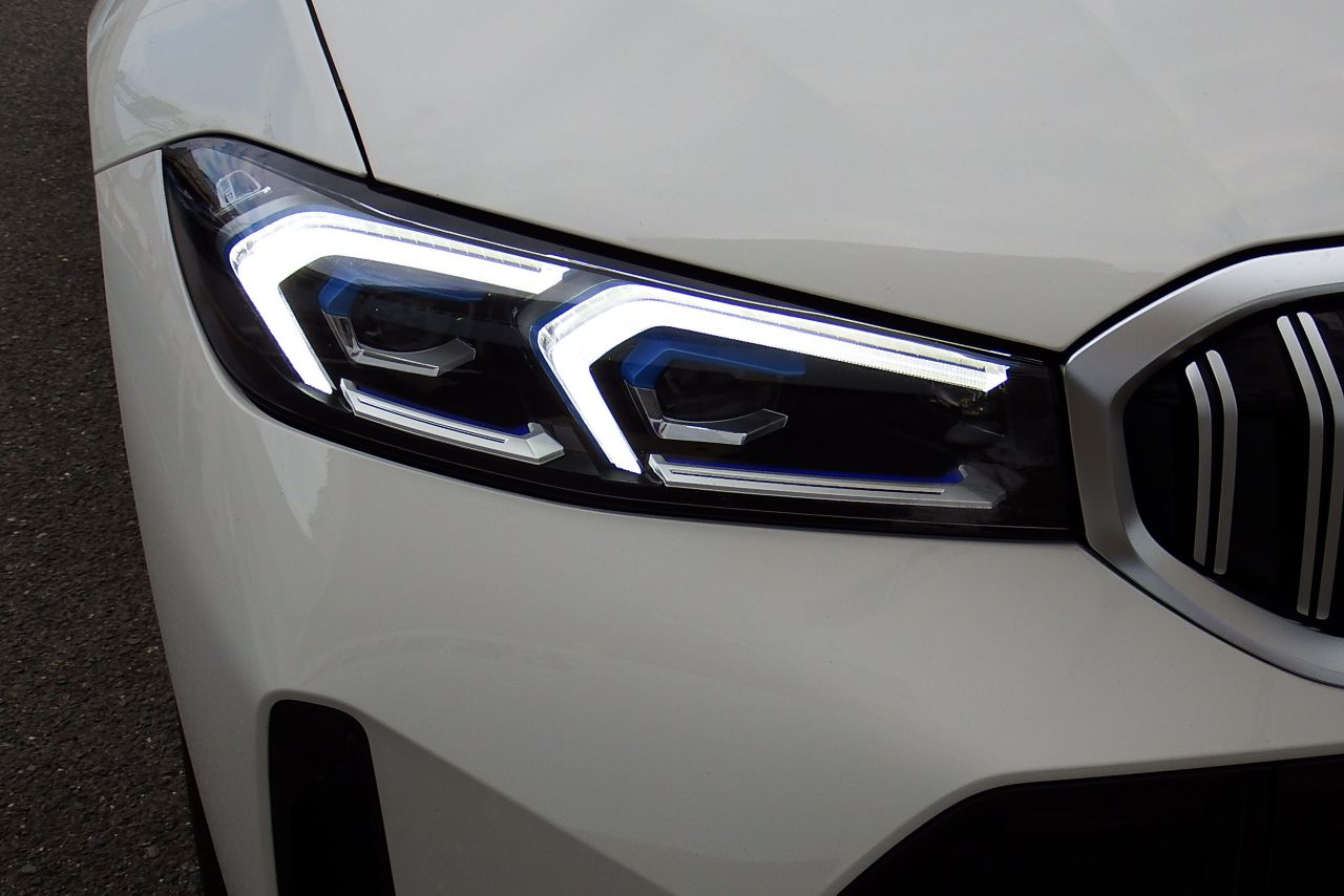 320d xDrive Berline RHD