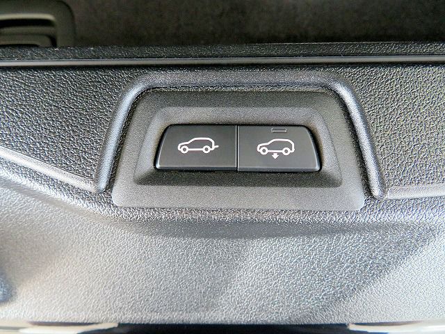 X7 xDrive40d RHD US