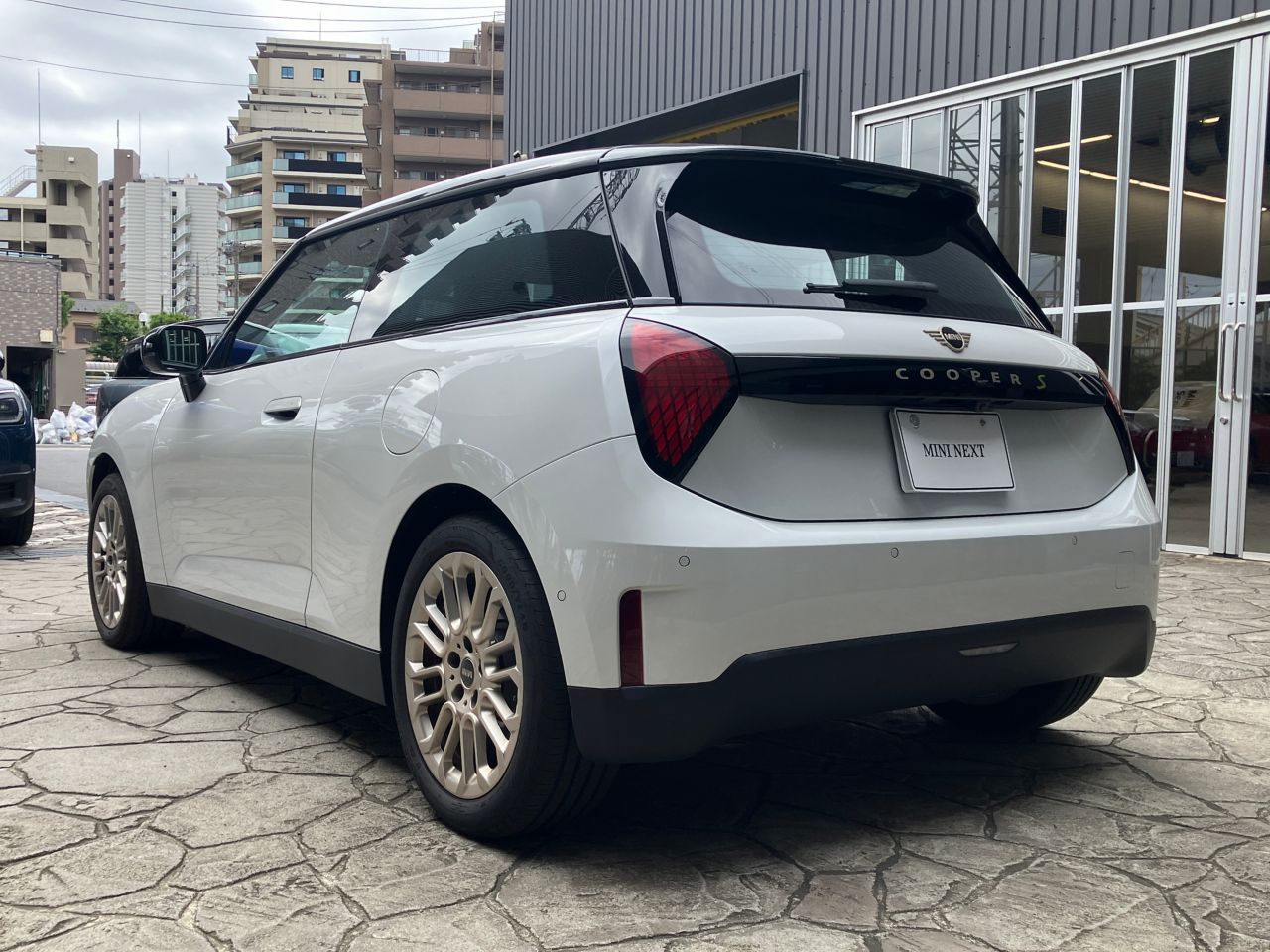 J01 MINI Cooper SE