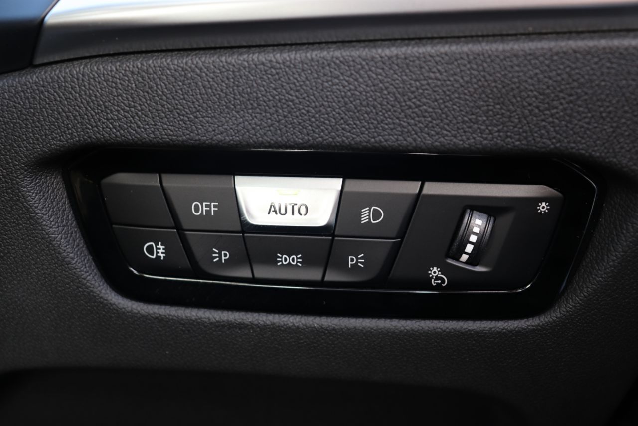 320d xDrive Berline RHD