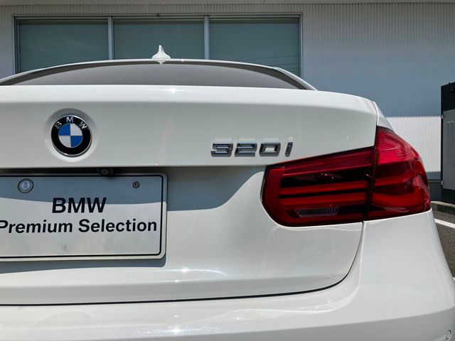 320I SEDAN RHD