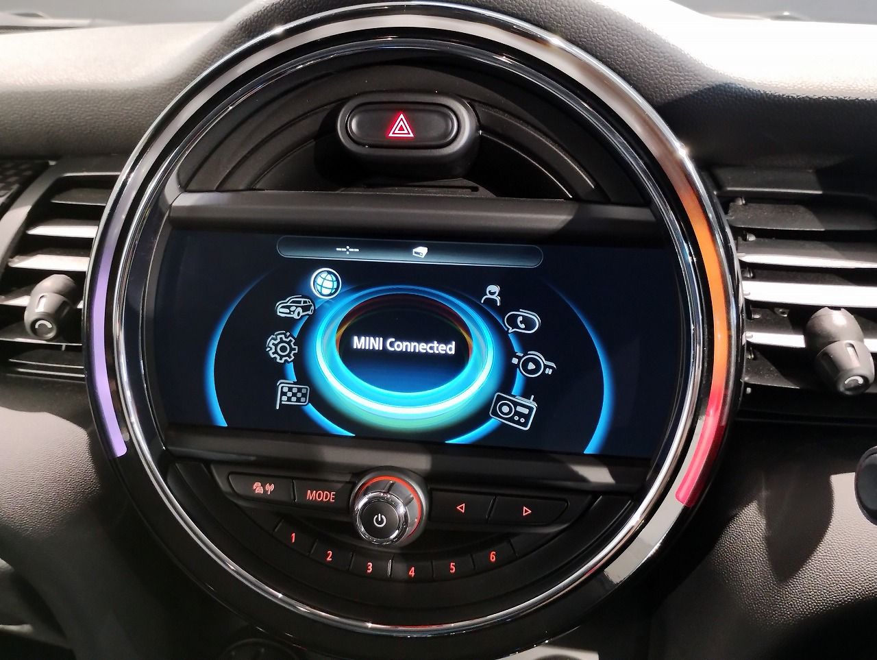 F55 COOPER S D(AT)