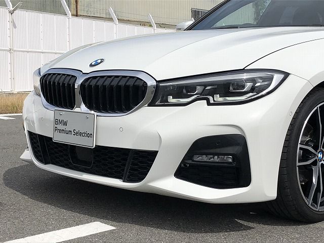 320i Sedan RHD