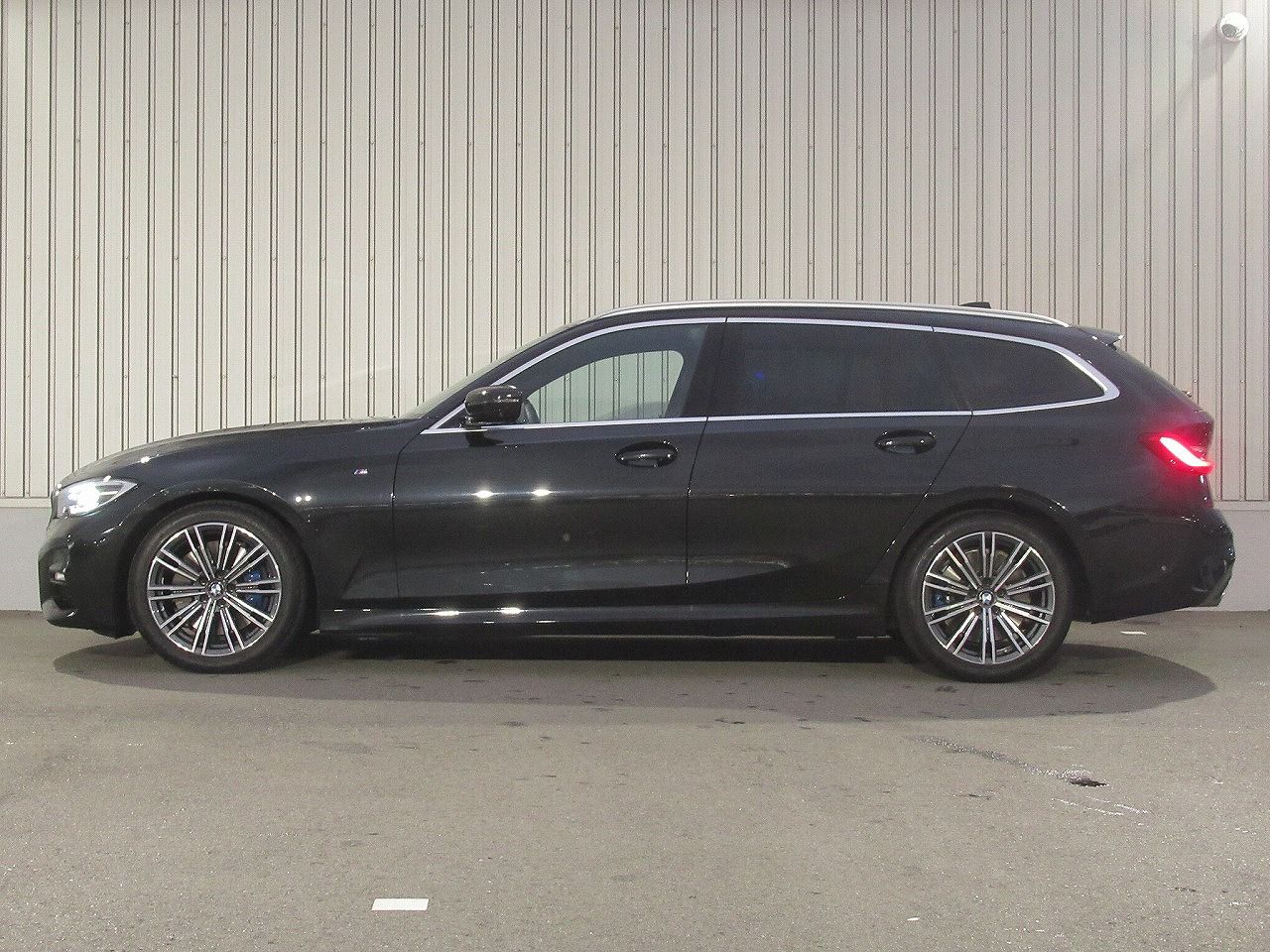 G21 330i Touring RHD