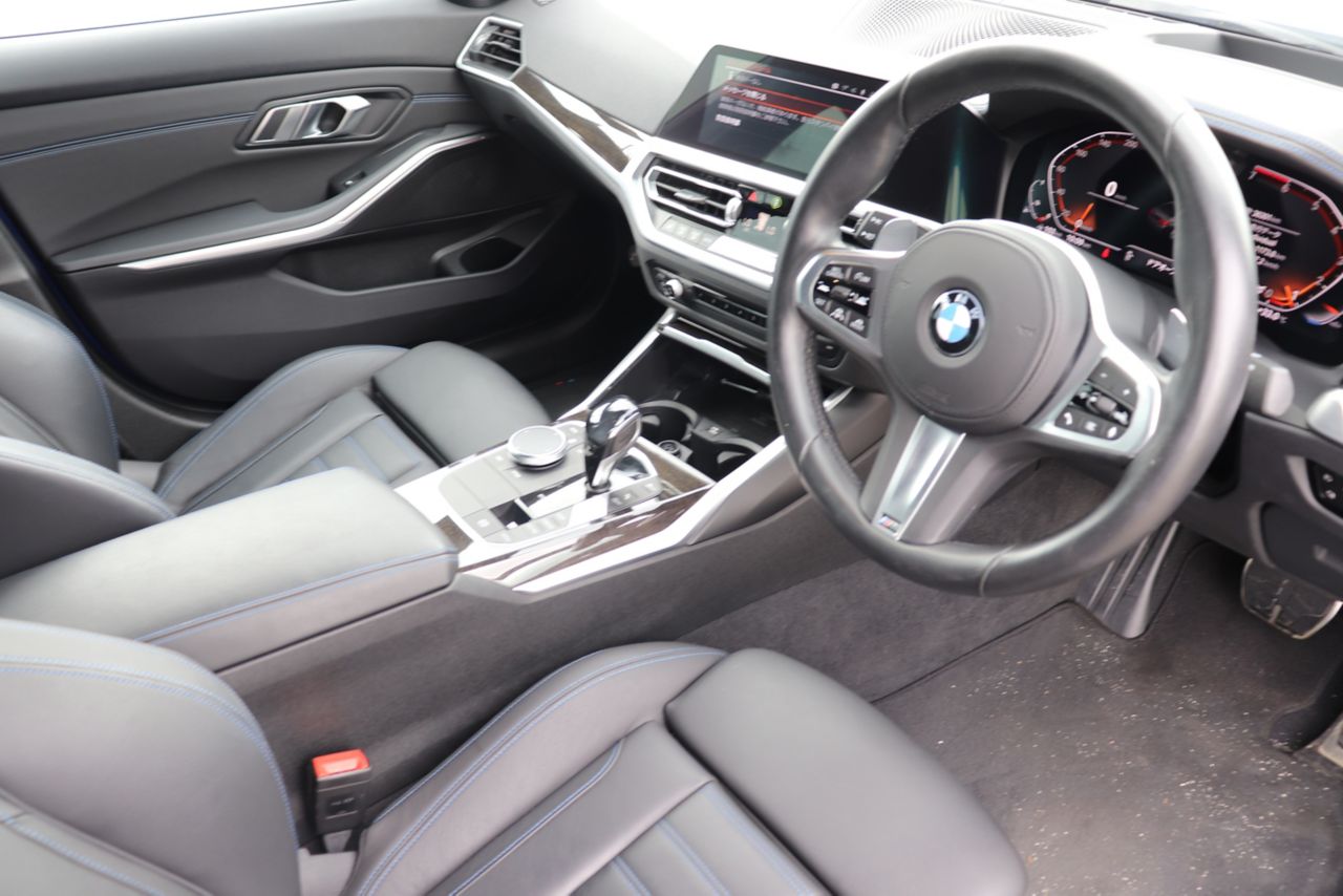320i Sedan RHD