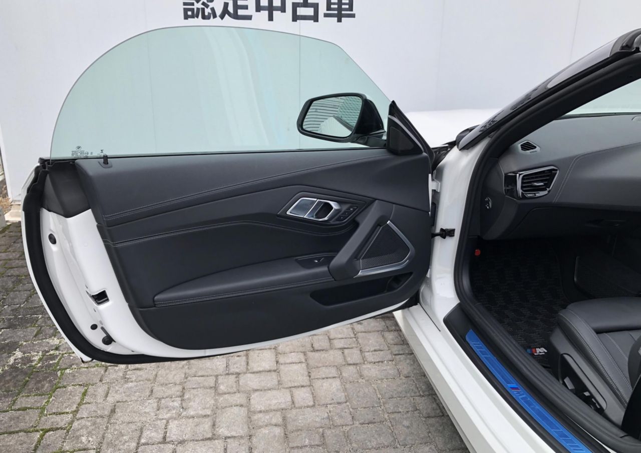 G29 z4 sDrive20i RHD