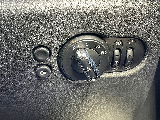 MINI Cooper F56 RHD