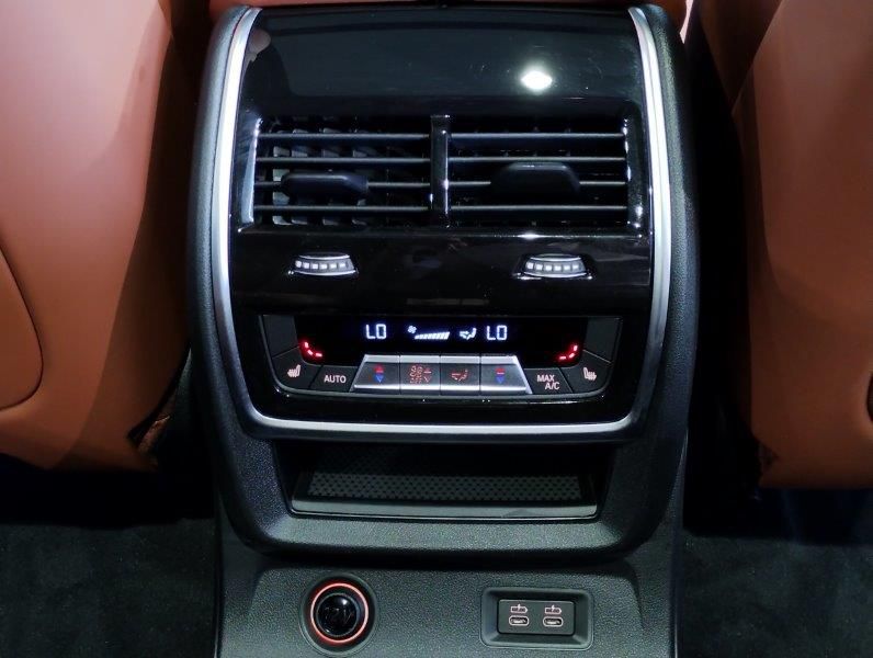 X7 xDrive40d RHD US