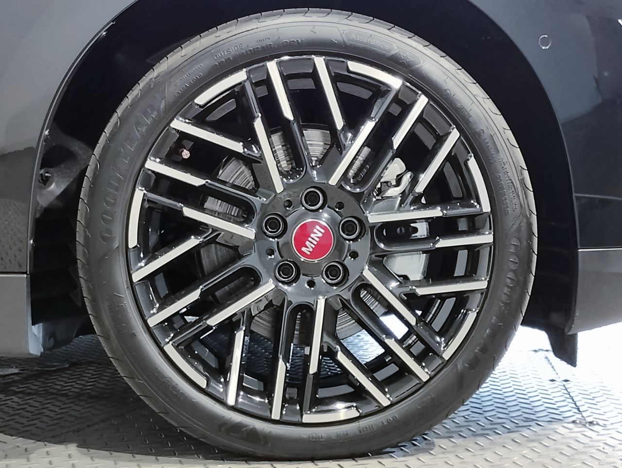J01 MINI Cooper SE