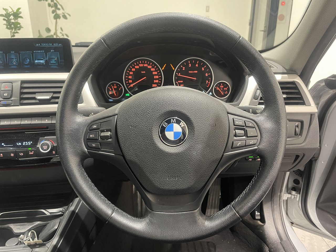318I SEDAN RHD
