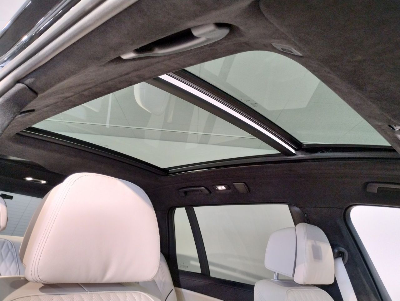 X7 xDrive40d RHD US