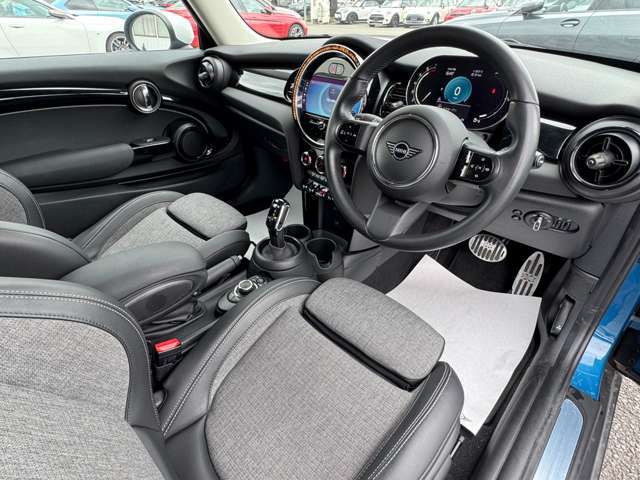 MINI Cooper F56 RHD