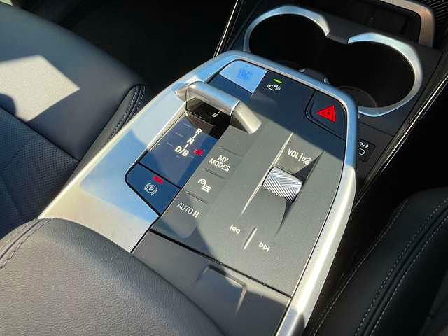 U11 iX1 xDrive30