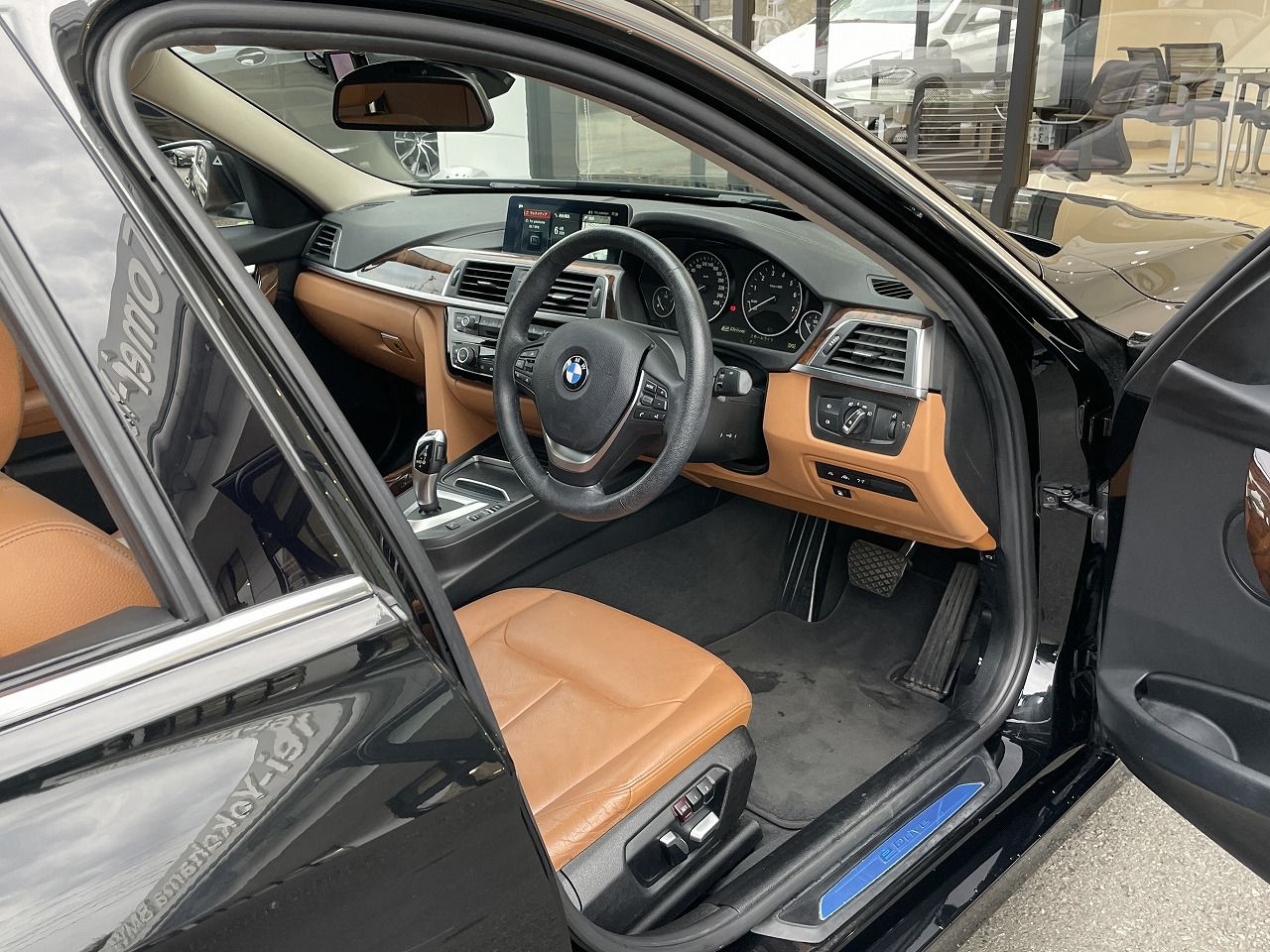 330E IPERFORMANCE SEDAN RHD