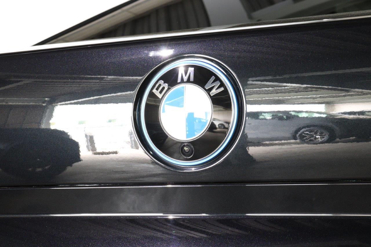 BMW i7 M70 xDrive Sedan RHD