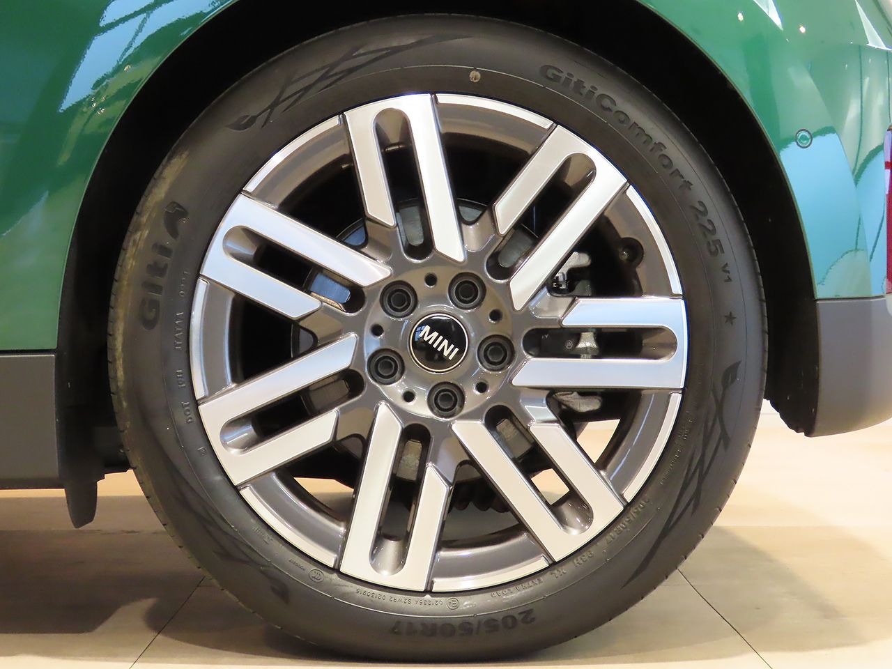 J01 MINI Cooper SE