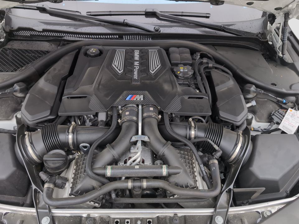 BMW M8