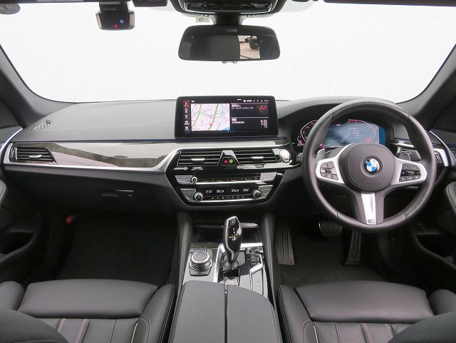 520d xDrive Sedan RHD