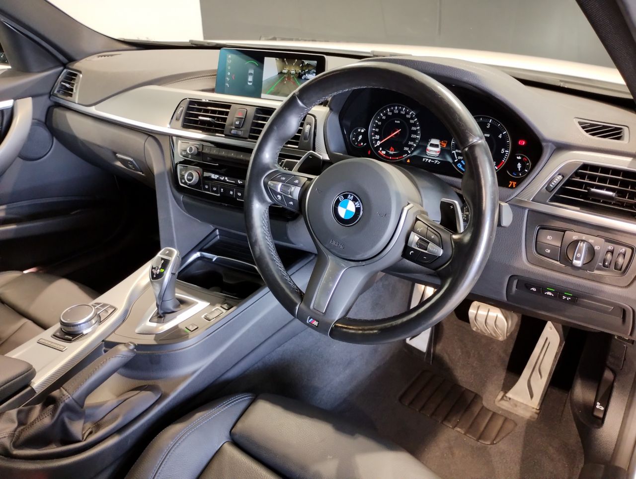 320D SEDAN RHD