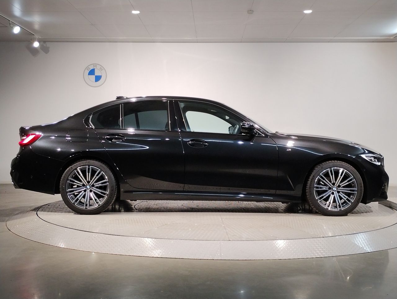 G20 320d xDrive RHD Saloon