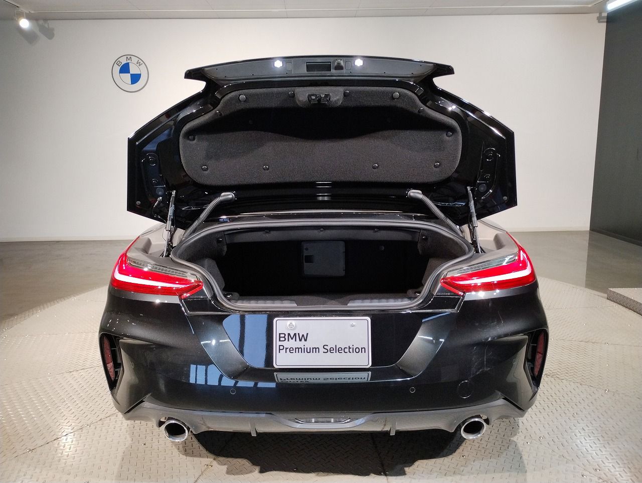 G29 z4 sDrive20i RHD
