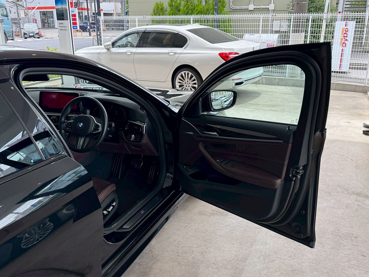 530e Sedan RHD