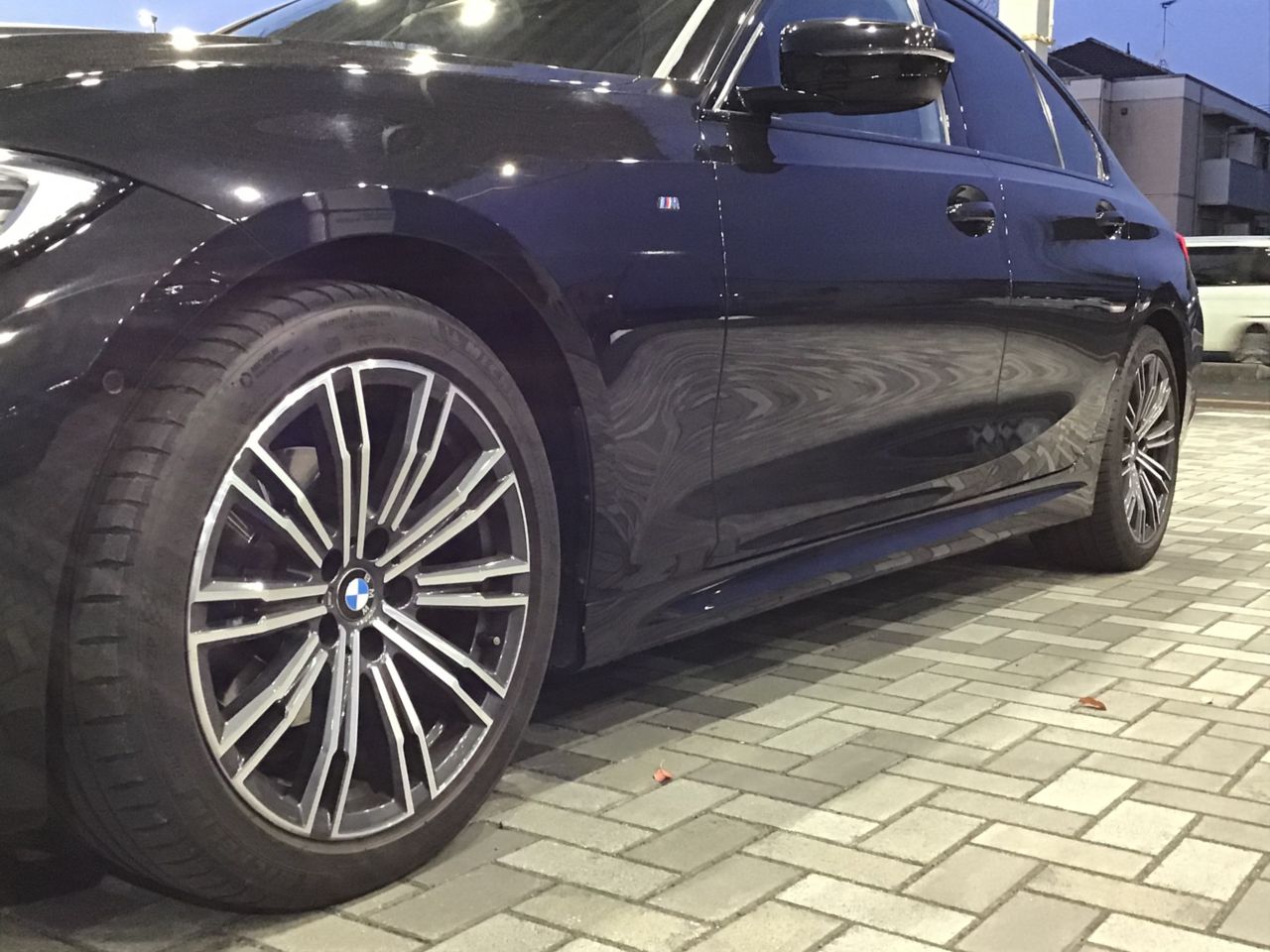 320i Sedan RHD