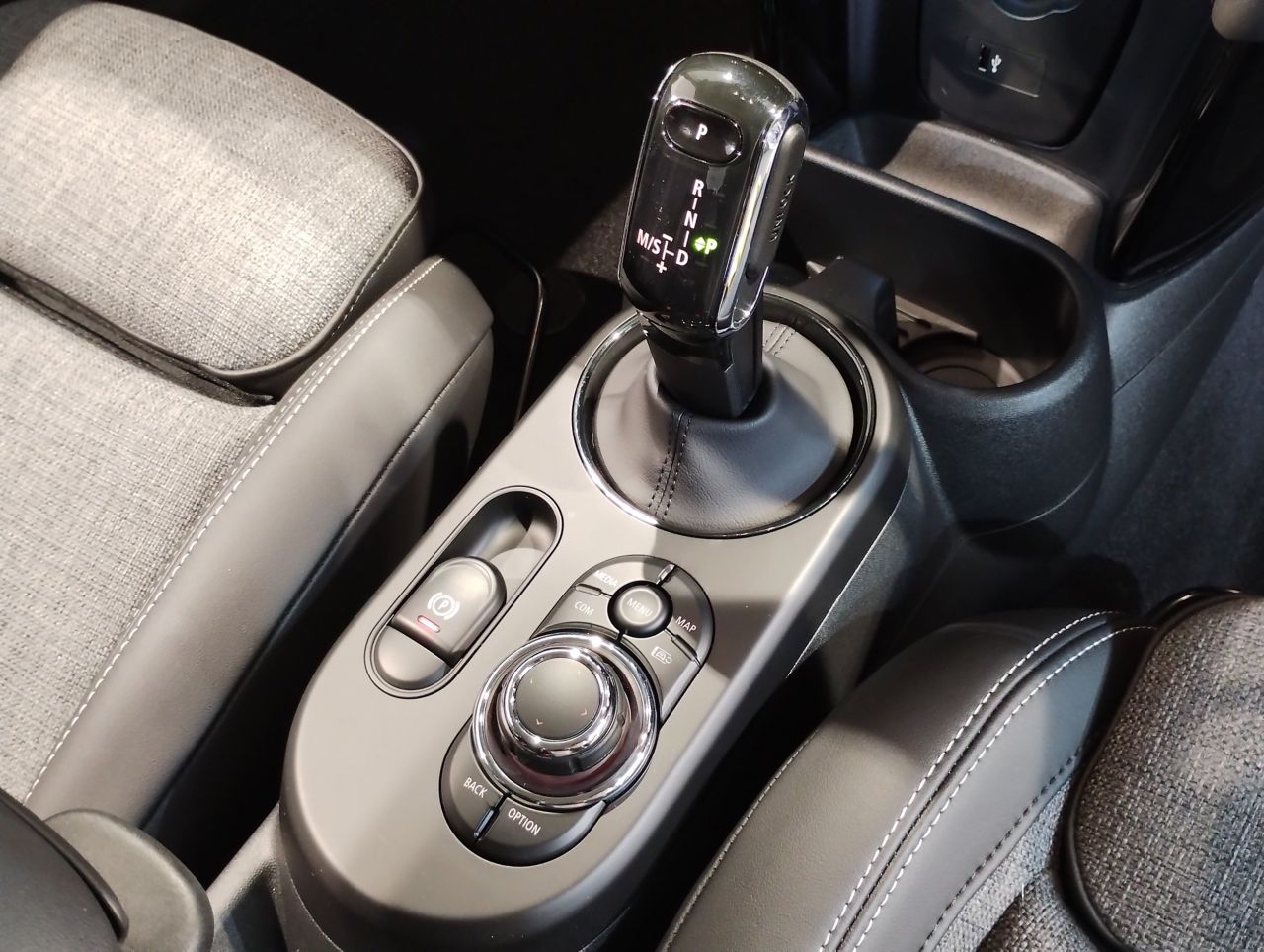 MINI Cooper F56 RHD