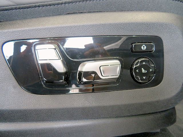 X7 xDrive40d RHD US