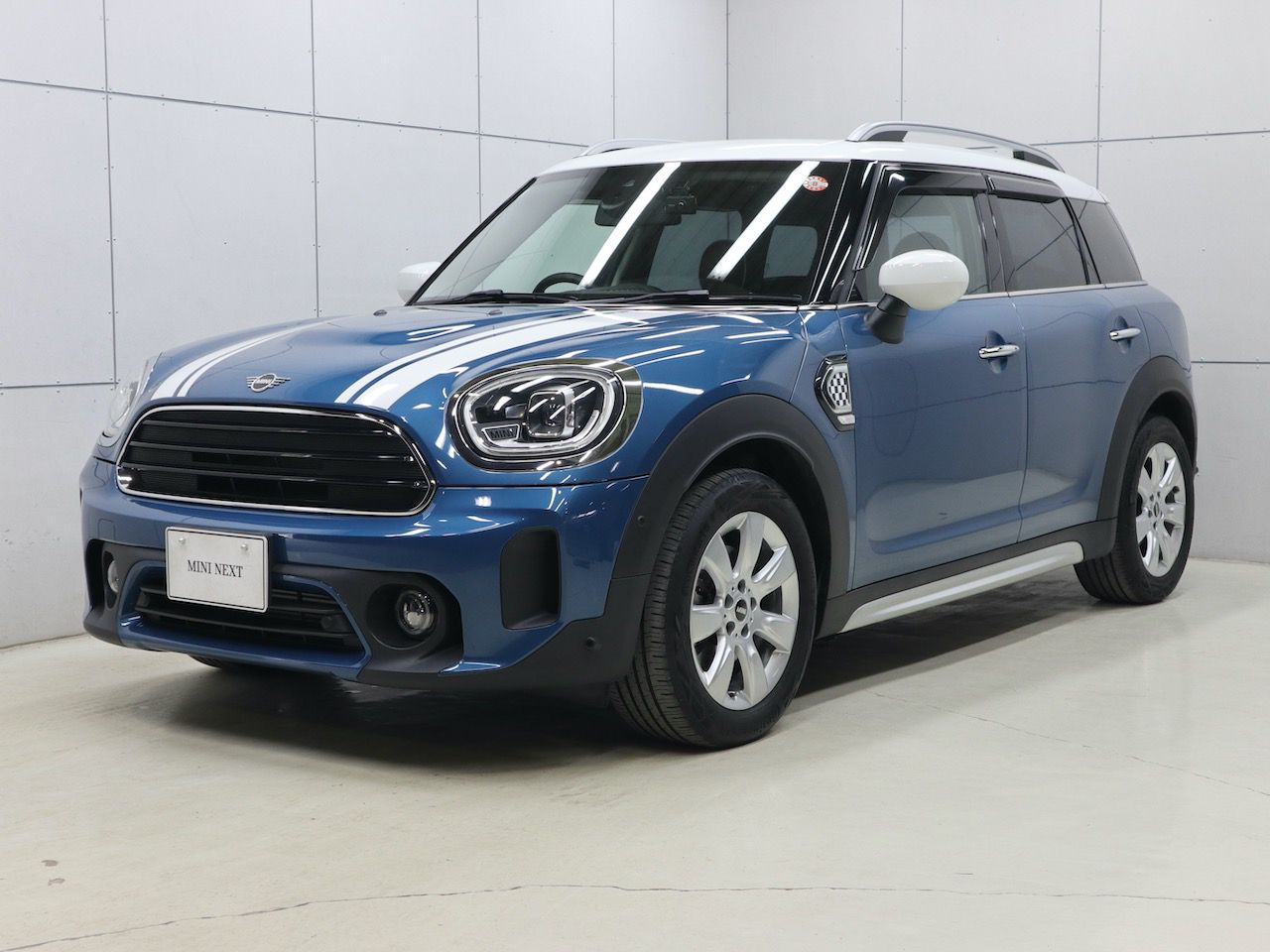 THE NEW MINI COOPER D CROSSOVER.