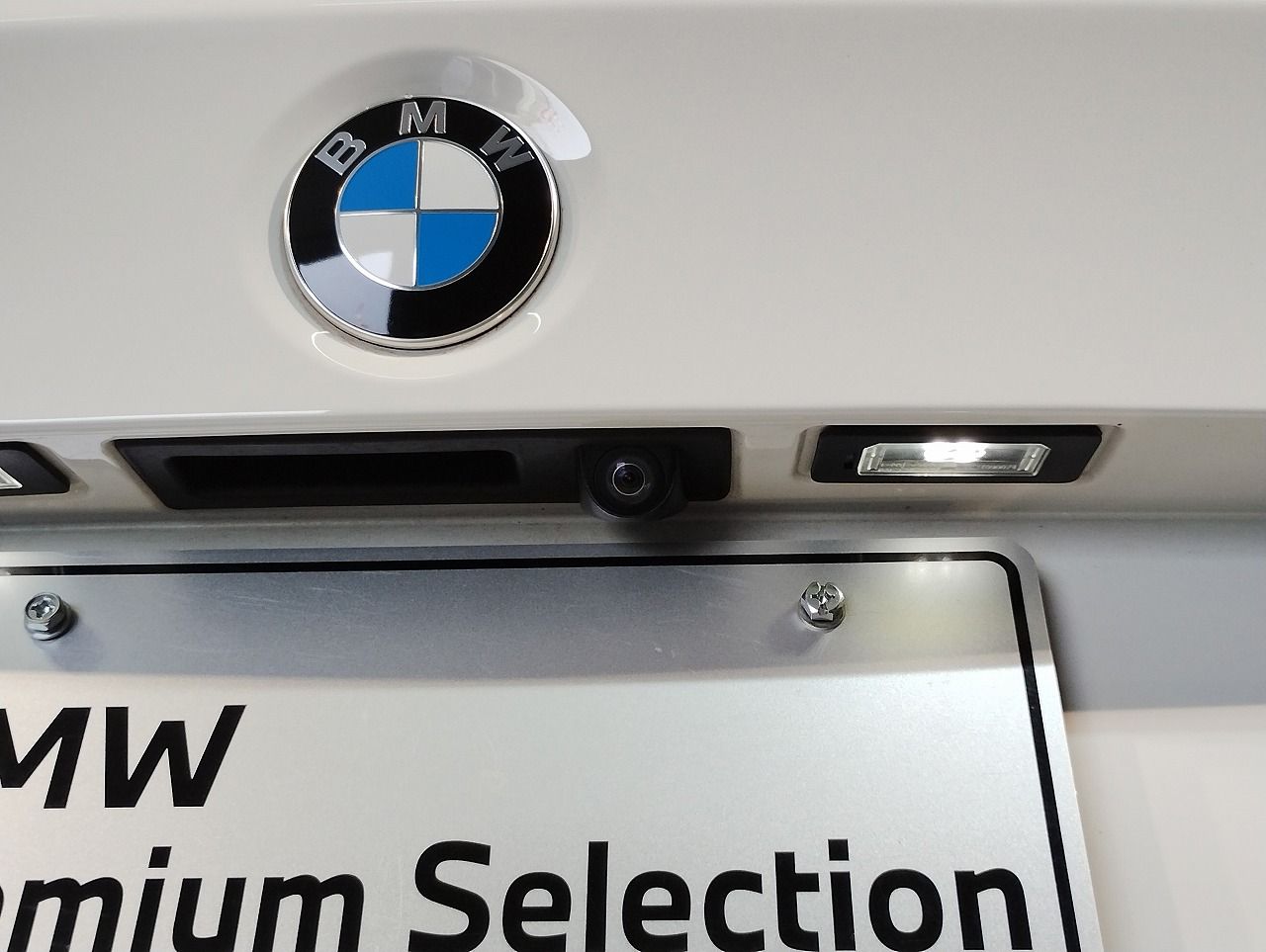 320I SEDAN RHD