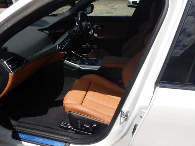 320d xDrive Berline RHD