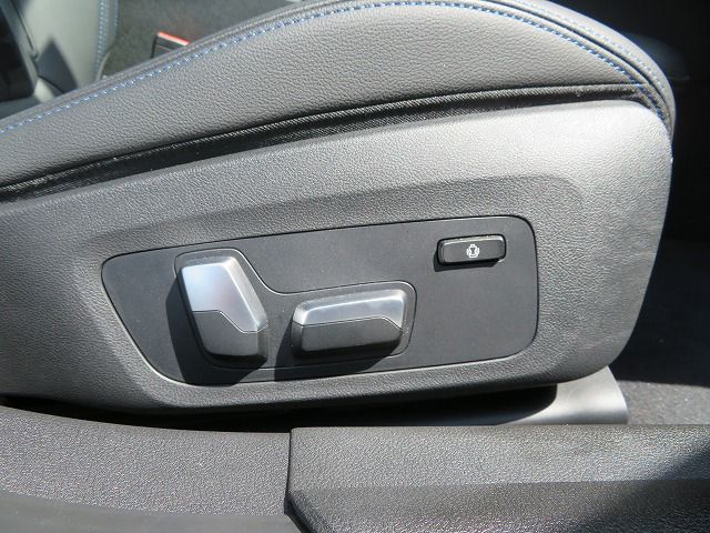 G20 320d xDrive RHD Saloon