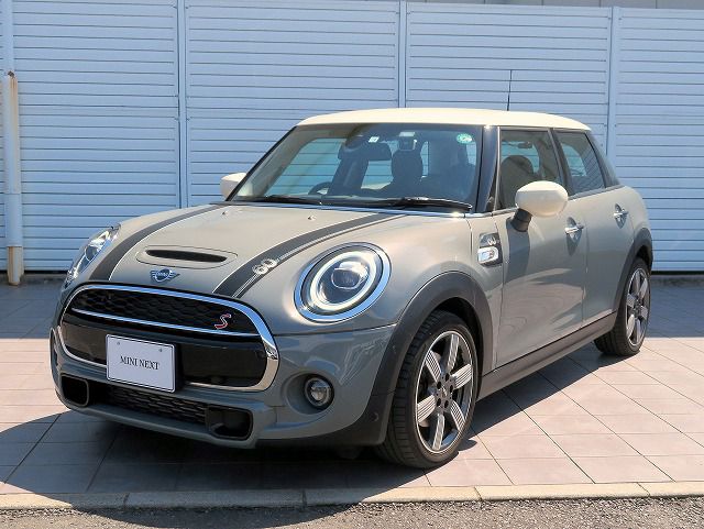 MINI COOPER S 5 DOOR.