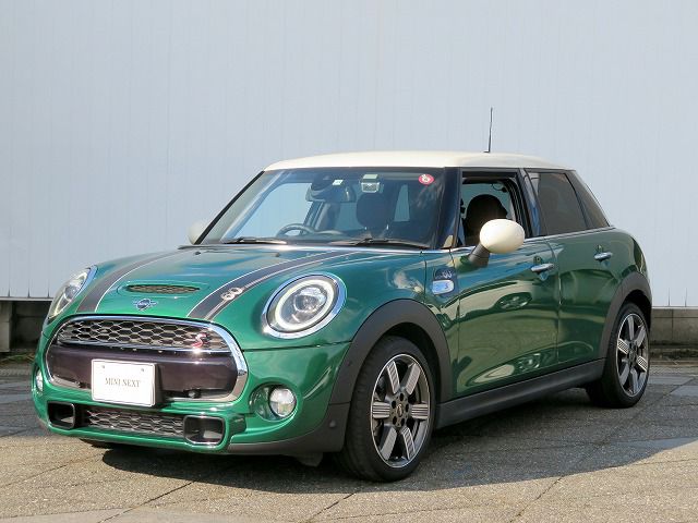 THE NEW MINI COOPER S 5 DOOR.