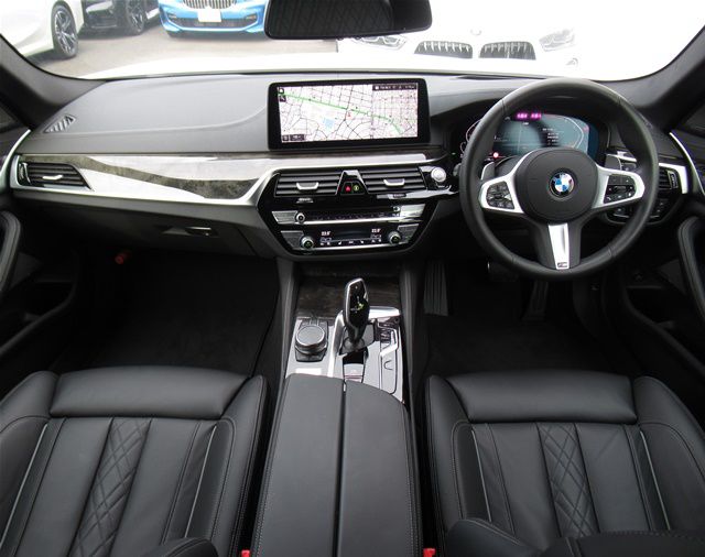 520d xDrive Touring RHD