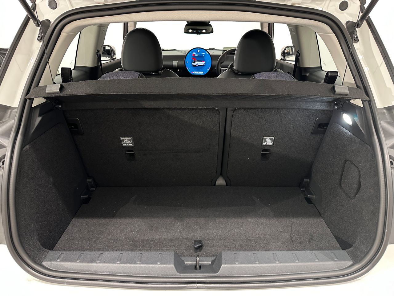 J01 MINI Cooper E