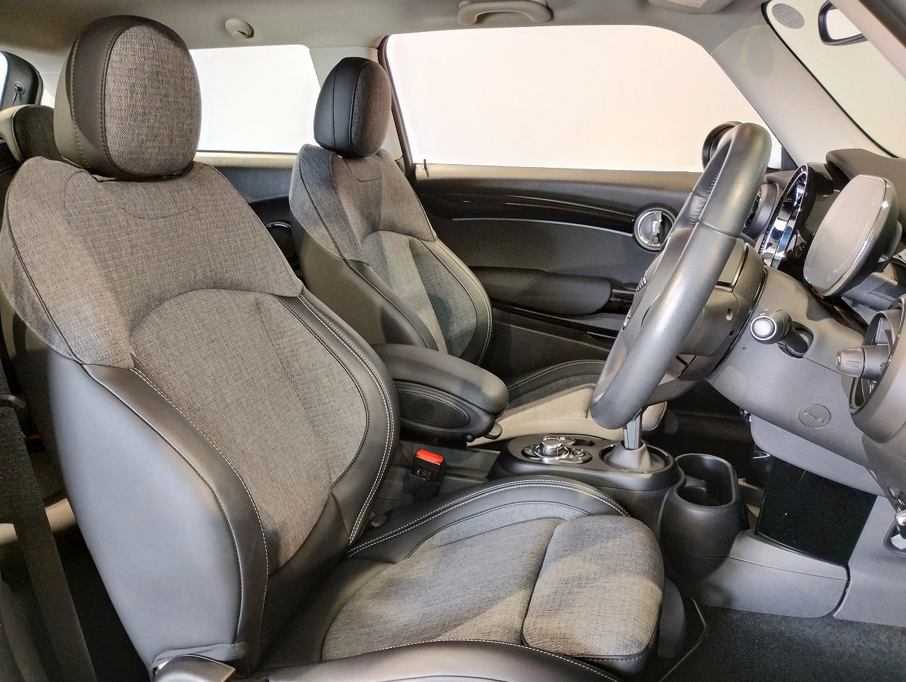 MINI Cooper F56 RHD