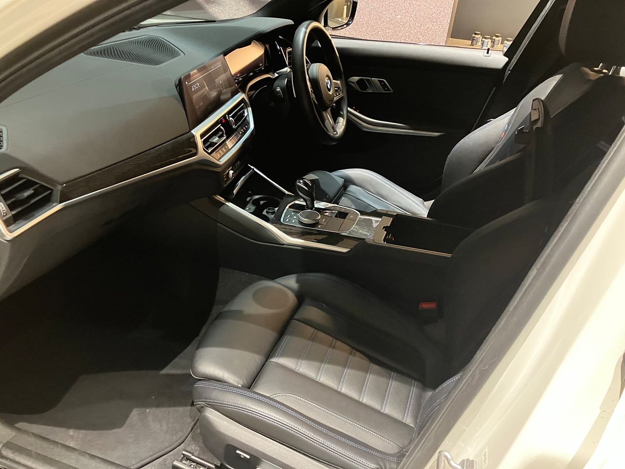 G20 320d xDrive RHD Saloon