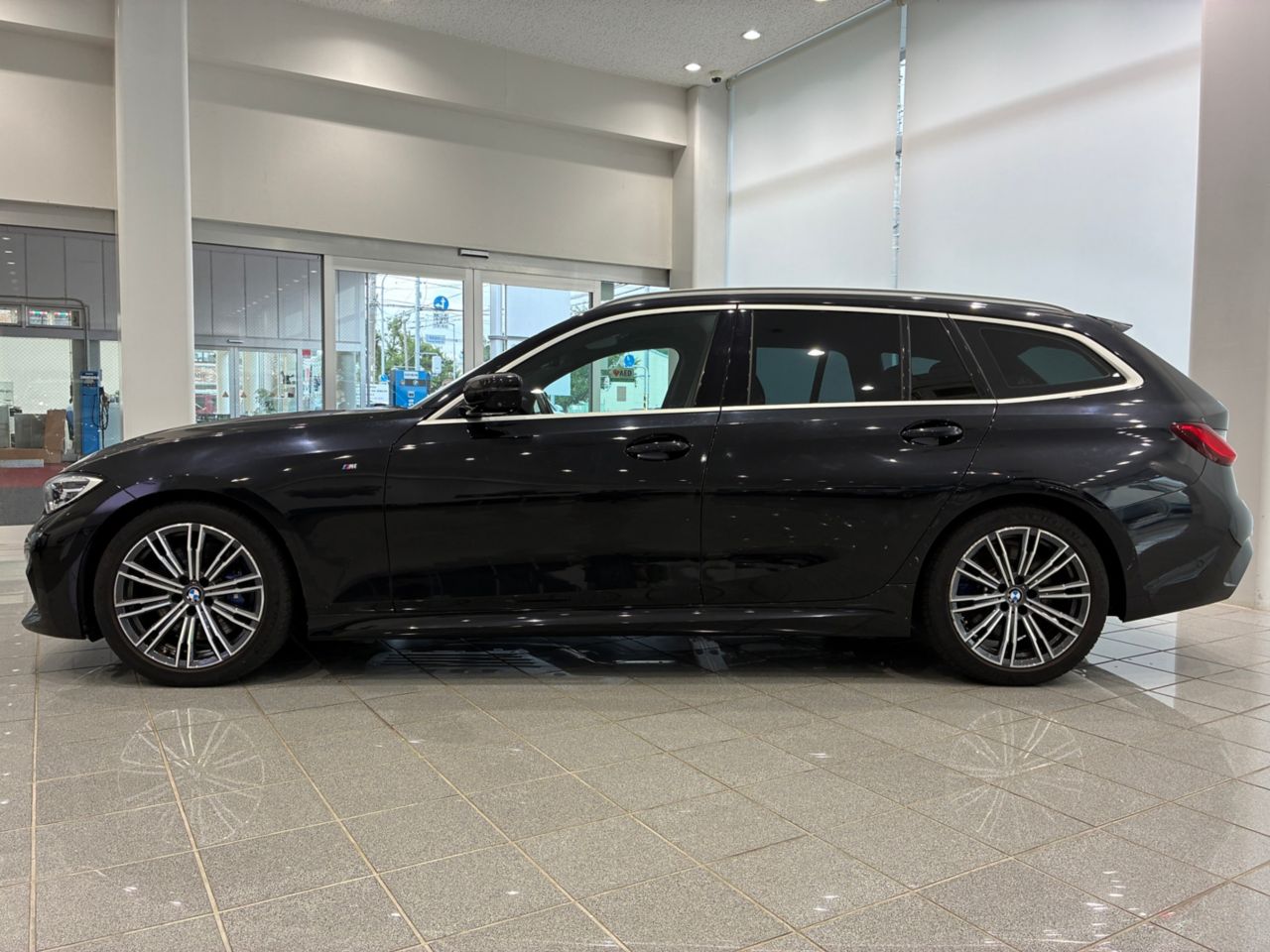 G21 330i Touring RHD